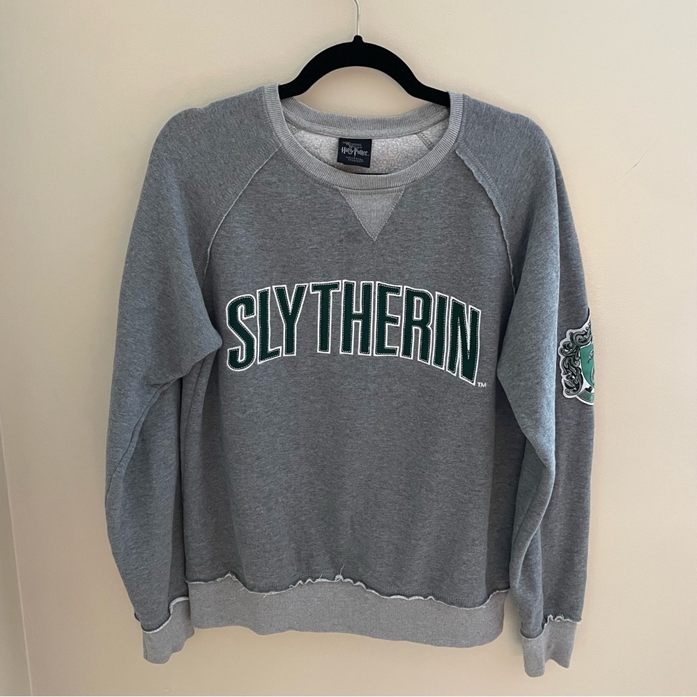 Harry Potter The Wizard World Slytherin Crest Sweatshirt.. size M